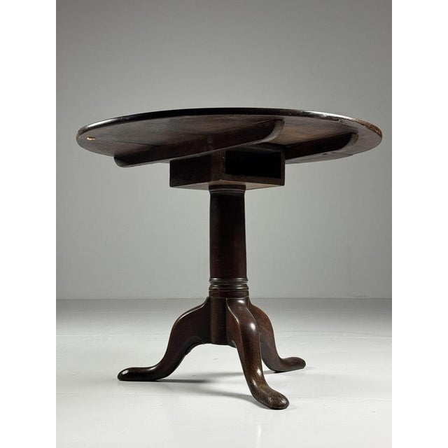 Brown English Tilt Top Table in Oa For Sale - Image 8 of 18