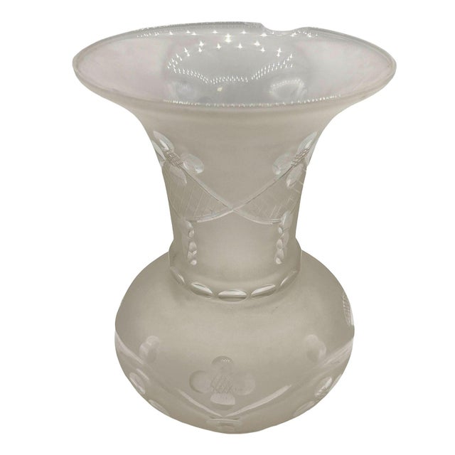 Early 20th Century Victorian Wheel Cut Frosted Glass Floral Oil Lamp Fluted Hurricane Shade Chipped For Sale In Los Angeles - Image 6 of 7