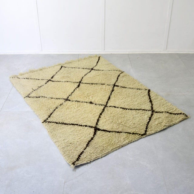 Vintage Nomadic Berber Rug, 1970 For Sale - Image 5 of 6