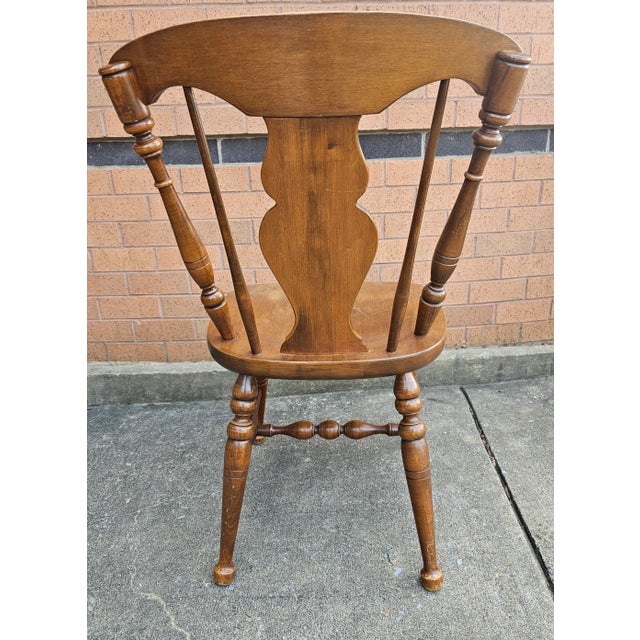 American Set of 4 Heywood Wakefield Hard Rock Maple Cinnamon Colonial Style Splat Back Chairs For Sale - Image 3 of 11