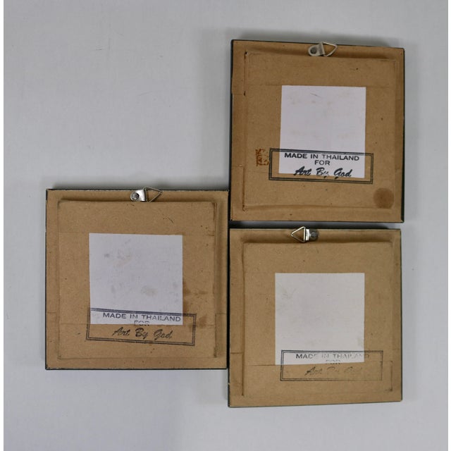 These square picture frames from Thailand feature three beautifully framed butterfly specimens: Common Rose, Common Nawab,...