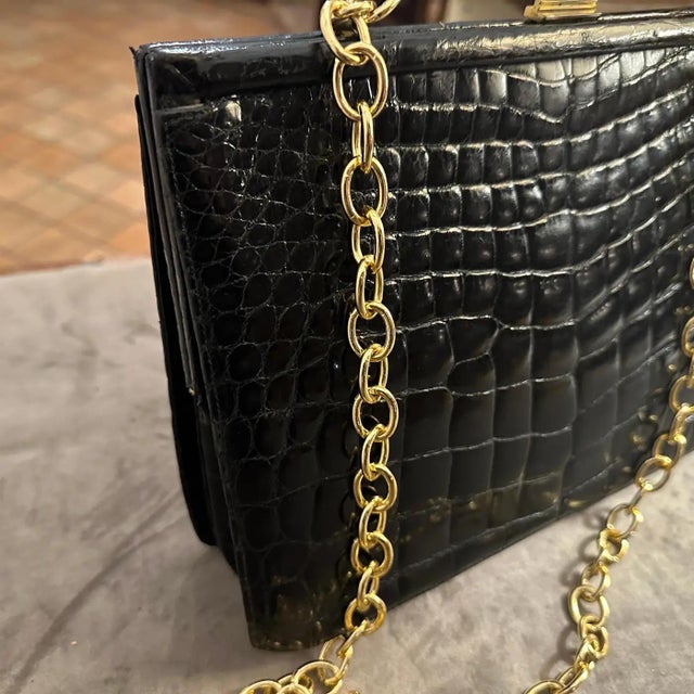 An Elegant 1950s Retro Black Leather and Brass Italian Shoulder Bag For Sale - Image 4 of 13