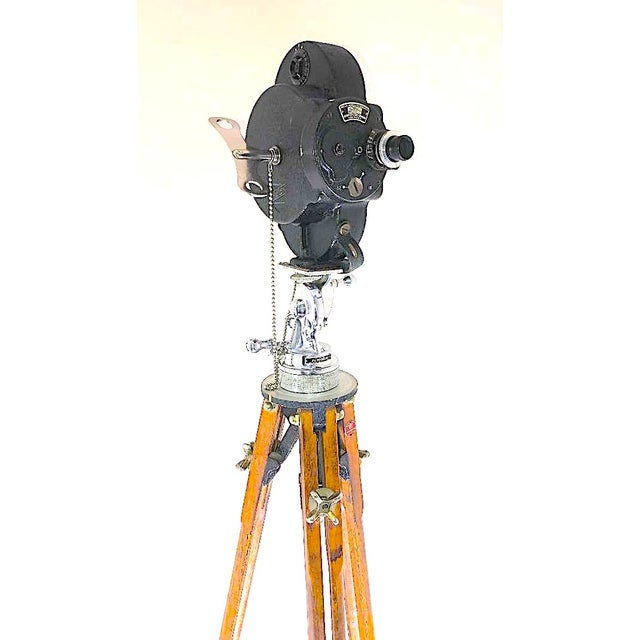 Early 20th Century Hollywood Movie Camera, Circa 1923, Fully Original With Geared Head and Maple Wood Tripod Legs For Sale In Dallas - Image 6 of 18