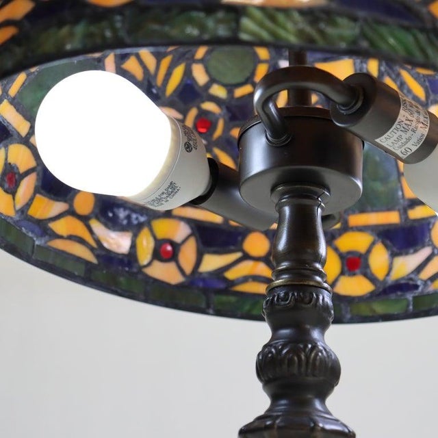 Early 20th Century Arts & Crafts Leaded Stained Glass Table Lamp, Early 20th Century For Sale - Image 5 of 8