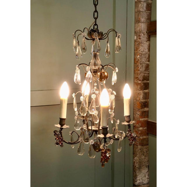 French Chandelier with Crystal Amber and Mauve Fruits, 1900 For Sale - Image 3 of 8