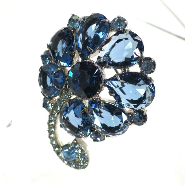 Traditional Vintage Pear-Cut Sapphire Crystal Brooch 1950s For Sale - Image 3 of 6