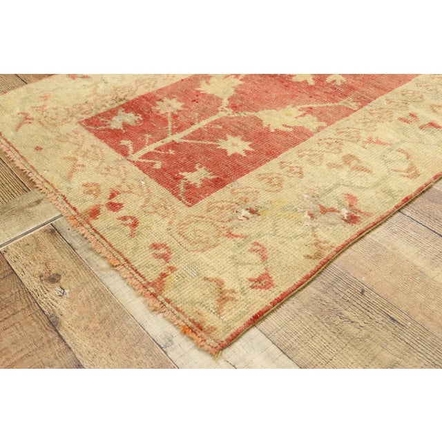 Mid 20th Century Turkish Oushak Prayer Rug, 02'09 X 04'05 For Sale In Dallas - Image 6 of 9