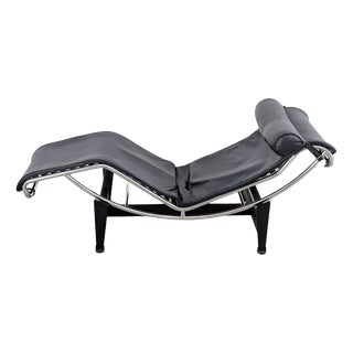 Black Leather LC4 Chaise Longue Le Corbusier for Cassina For Sale