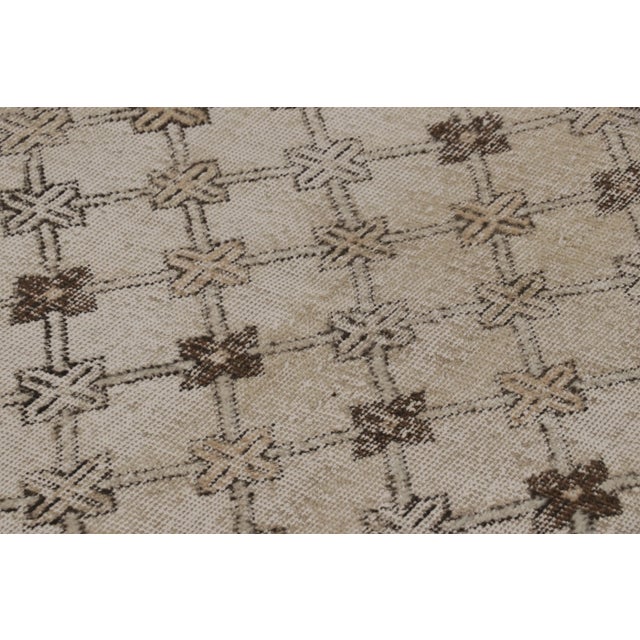 1950s Vintage Distressed Runner Rug, Beige-Brown Geometric Pattern - Rug & Kilim For Sale - Image 5 of 8