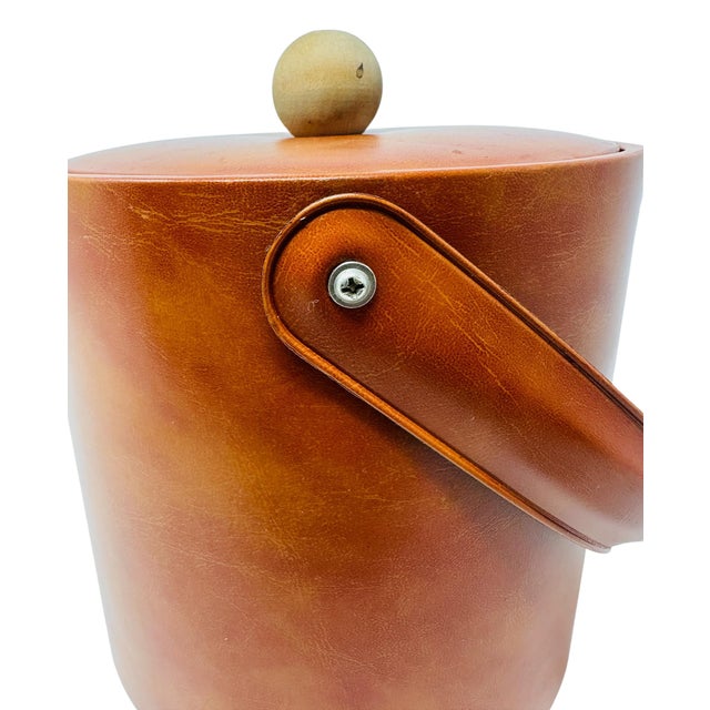 Burnt Orange Vintage Georges Briard Ice Bucket | Burnt Orange Cinnamon Faux Leather Vinyl Signed MCM Bar Decor | Wooden Knob Lid For Sale - Image 8 of 14
