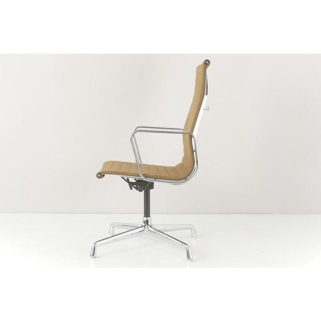 Conference armchair alu group designer: charles and ray eames year: 1958 manufacturer: herman miller, zealand country:...