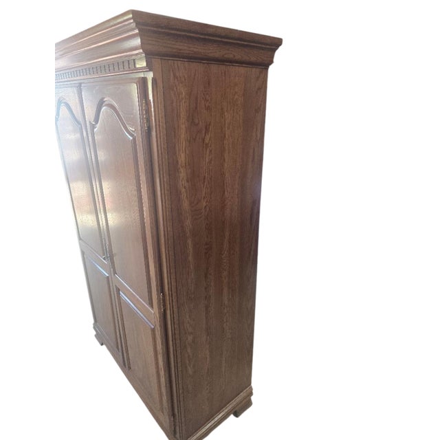 Late 20th Century Kincaid Hunter’s Run Solid Oak Entertainment Armoire / Storage Cabinet For Sale - Image 4 of 8