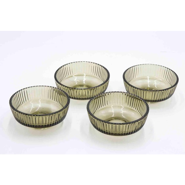 Vintage set of green glass bowl realized in Italy in 1970s. Very good condition.