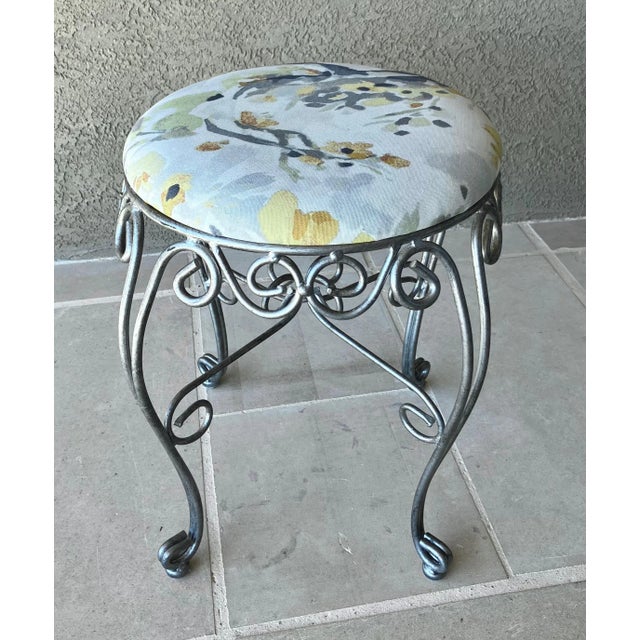 Excellent Pre-Owned Condition. Fabulously glam vanity stool; adds just the right amount of elegant chic to any room. The...