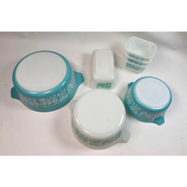 Vintage Pyrex Turquoise "Amish Butterprint" Cinderella Nesting Bowls & Fridgies - 7 pcs For Sale - Image 9 of 12
