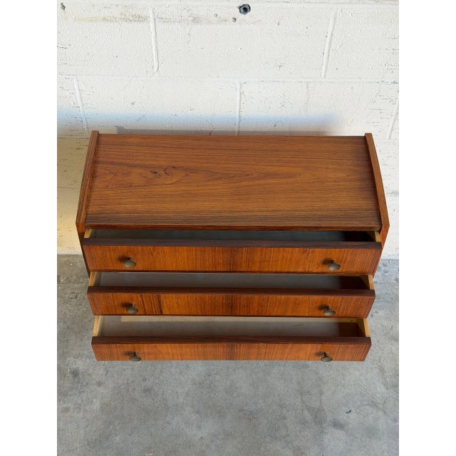 3-Drawer Commode Chest in Light Rosewood Mid-Century Modern 1960s For Sale - Image 10 of 10