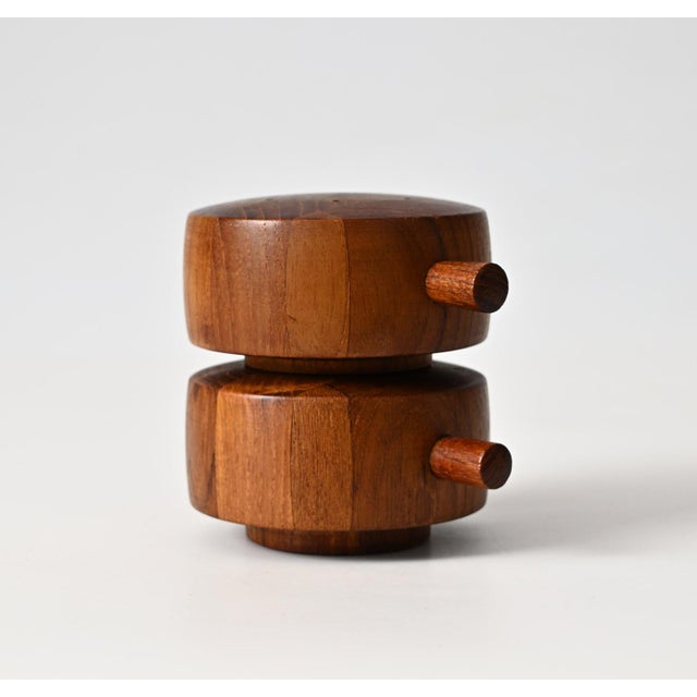 Danish Teak Pepper Mill and Salt Shaker by Jens Harald Quistgaard for Dansk Designs, 1960s For Sale - Image 4 of 10