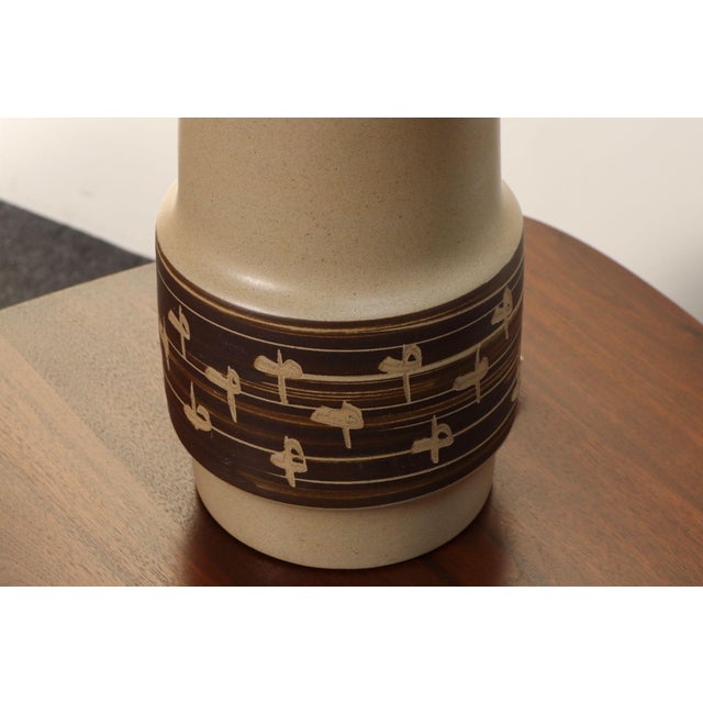Vintage Gordon and Jane Martz Taupe Ceramic and Walnut Table Lamp With Finial For Sale - Image 13 of 16