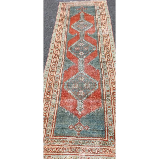 Early 20th century Serab antique runner with geometric medallions, rug SUS-1909-127, country of origin / type: Iran /...