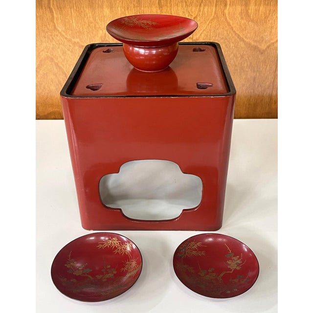Late 19th Century Japanese Lacquered Sake Drinking Set Meiji Period - 4 pcs For Sale - Image 14 of 18
