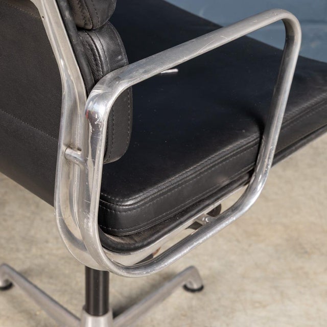 Vintage EA217 Chair in Black Leather by Charles & Ray Eames for ICF, 1969 For Sale - Image 18 of 18