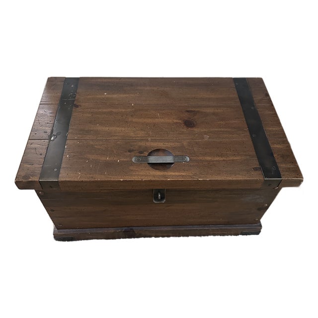 Vintage Young Hinkle Captain's Nautical Blanket/Toy Chest For Sale
