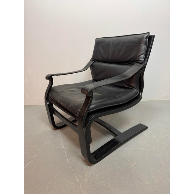 1970s Mid-Century Black Leather Armchairs with Black Lacquered Wooden Frames by Åke Fribytter for Nelo, Sweden, 1970s, Set of 2 For Sale - Image 5 of 13