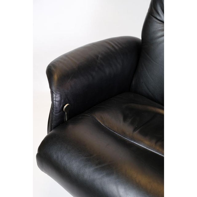 Swivel Lounge Chair in Black Leather & Aluminum, 1970s For Sale - Image 3 of 7