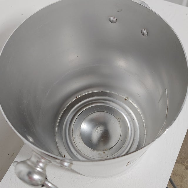 Mid-Century French René Brun Champagne Aluminum Ice Bucket – Brushed Silver Metal With Blue Label & Ring Handles For Sale - Image 4 of 6
