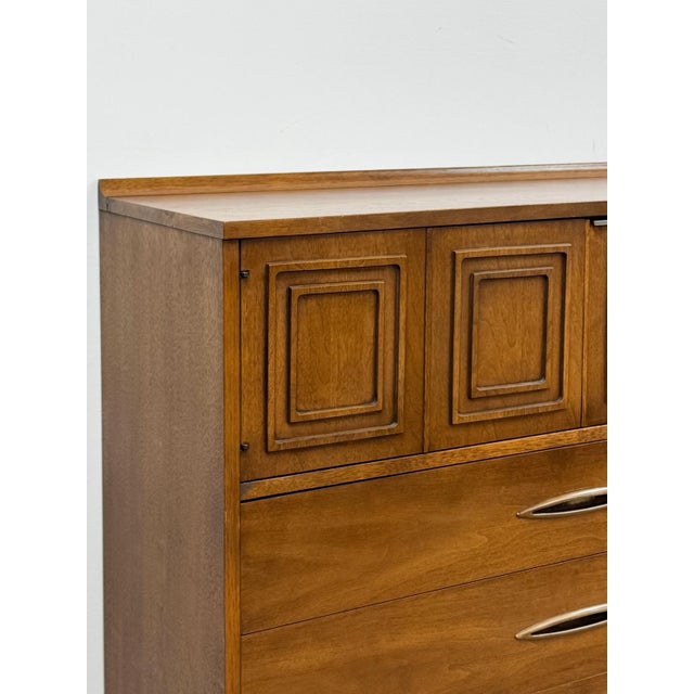 Vintage Chest Broyhill Sculptra MCM Gentleman's Tallboy Three Drawer Cabinet Dresser For Sale - Image 9 of 18
