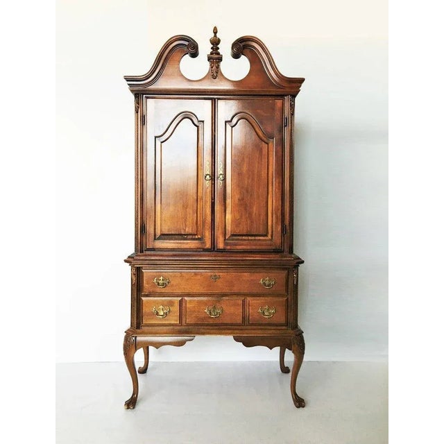 Absolutely gorgeous and wonderfully proportioned cabinets. This mahogany stained piece features a broken scroll pediment...