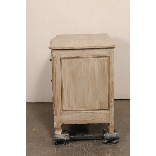 Wood 18th Century French Louis XV Beige Serpentine Commode For Sale - Image 7 of 12