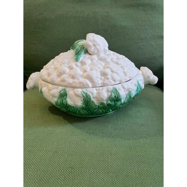 This wonderful tureen is medium sized and perfect for vegetables. Crisp green and white with cauliflower handles for easy...