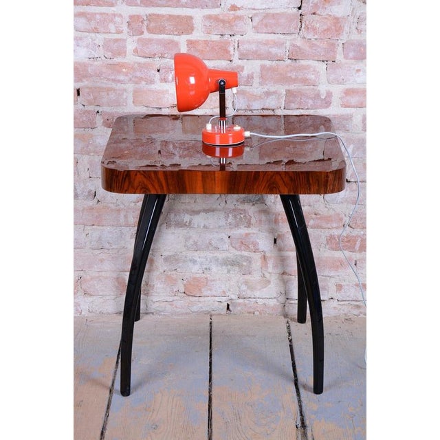 Socket: E27 This elegant and characteristically shaped desk lamp in the spirit of Mid-Century aesthetics dates from the...