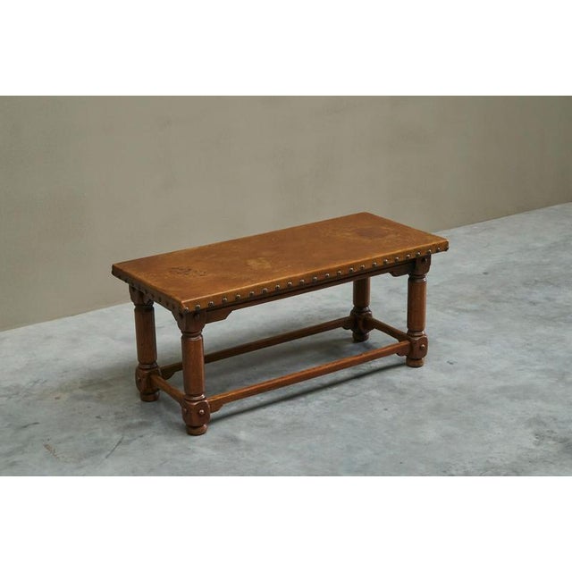 1940s Mid-Century Spanish Coffee Table in Oak and Patinated Leather, 1940s For Sale - Image 5 of 12