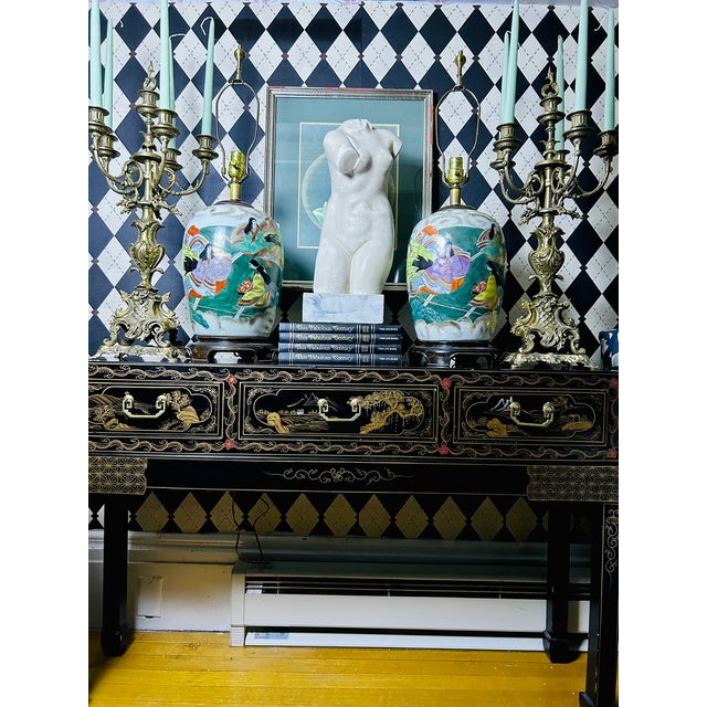 Japanese 1950s Hand-Painted Japanese Porcelain Tabletop Lamps Pair Court Ladies, Large 32"h For Sale - Image 3 of 18