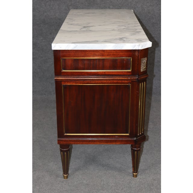 French Louis XVI Directoire Style Brass Mounted White Marble Top Commode For Sale - Image 15 of 17