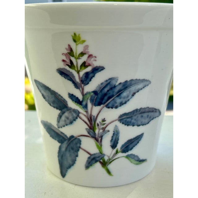 Late 20th Century Vintage Pair of Wedgwood Floral Planters For Sale - Image 5 of 10