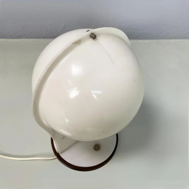 1970s Italian Space Age Spherical Table Lamp in White Plastic, 1970s For Sale - Image 5 of 12