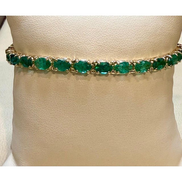 2020s 14 Carat Natural Oval Emerald Cut Cocktail Tennis Bracelet 14 Karat Yellow Gold For Sale - Image 5 of 8