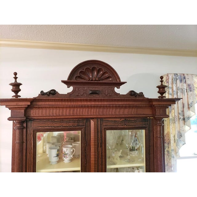 Late 19th Century 19th-C. Belgian Aesthetic Movement Grain-Painted Three-Sided Glass Display Vitrine Cabinet For Sale - Image 5 of 13