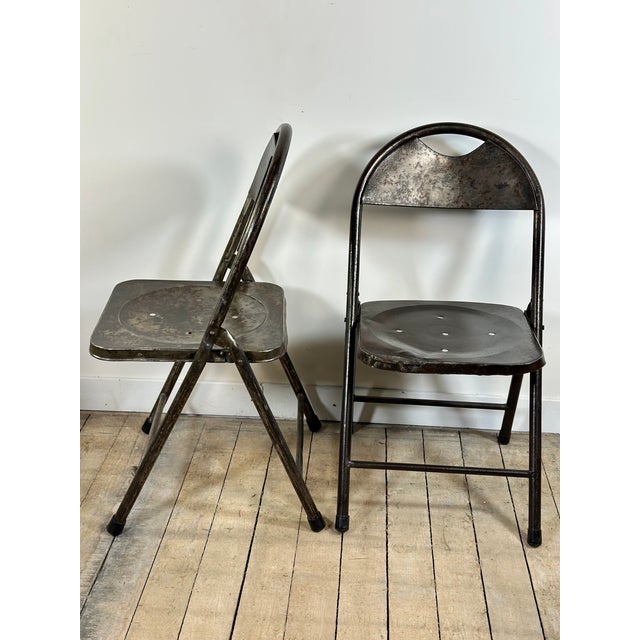 Set of 6 industrial-style folding chairs in metal with a rusty patina finish, dating from the 2000s. Normal condition....