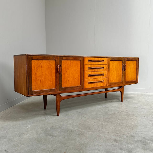 Victor Wilkins Vintage Sideboard in Teak by V. Wilkins for G-Plan, 1960s For Sale - Image 4 of 18