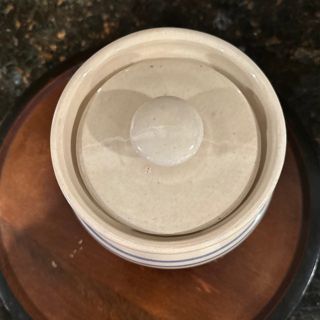 Farmhouse Style decor jar. Pre owned and has been used but still very functional. The value lies in its charm and...