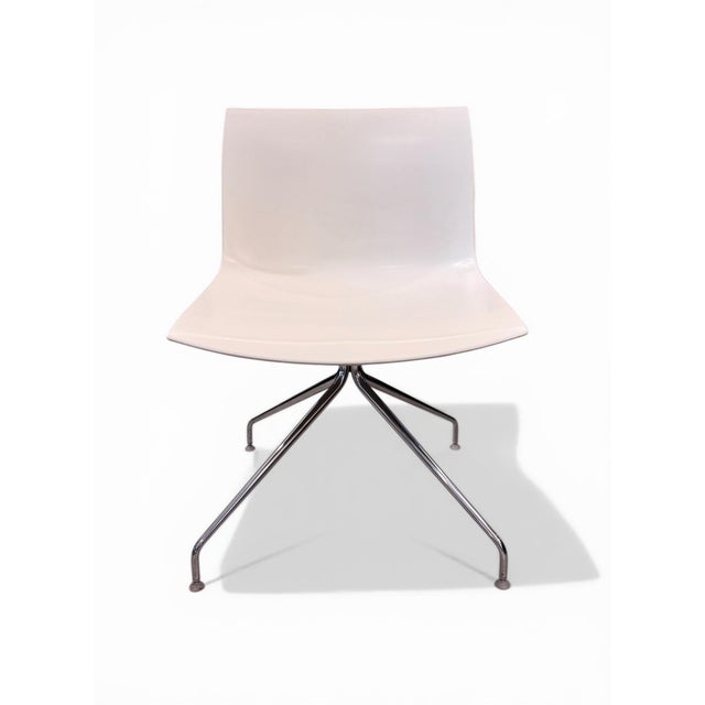 Contemporary Italian Cantifa 46 Swivel Dining Chairs by Lievore Altherr Molina for Arper, 2000s, Set of 4 For Sale - Image 3 of 9