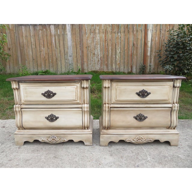 Late 20th Century Vintage Pair of French Country Nightstands by Stanley Furniture For Sale - Image 5 of 11