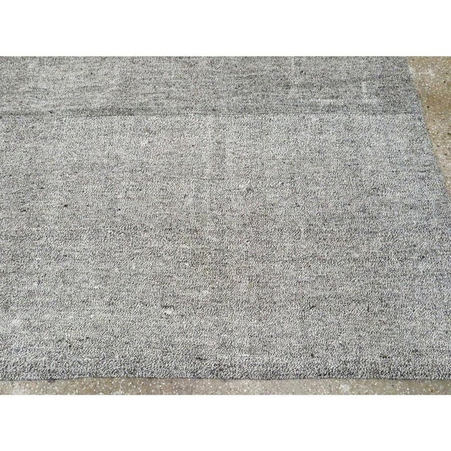 Galerie Shabab Collection Mid-20th Century Handmade Turkish Flatweave Kilim Large Room Size Carpet in Grey For Sale - Image 9 of 10