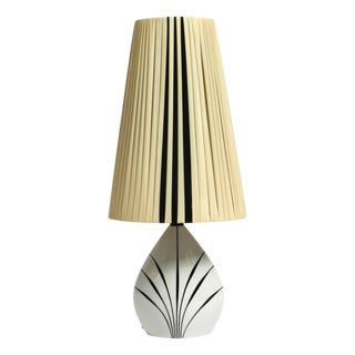Mid-Century Table Lamp in Ceramic and with Plastic Shade by Alka Kunst, 1950s For Sale