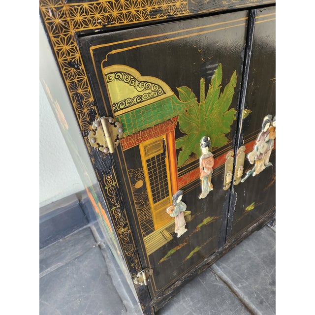 1950s Chinoiserie Black Lacquer Mop Chinese Cabinet Hand Painted For Sale - Image 13 of 15