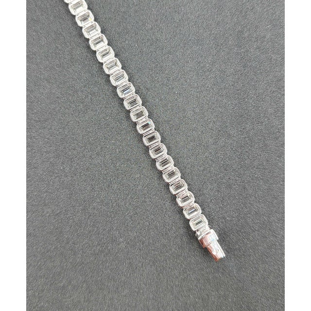 8.64 Ct Emerald Cut Bezel Set Tennis Bracelet For Sale In Chicago - Image 6 of 8